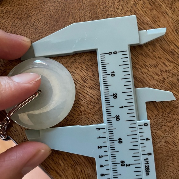 Jade button pendant - Picture 8 of 9